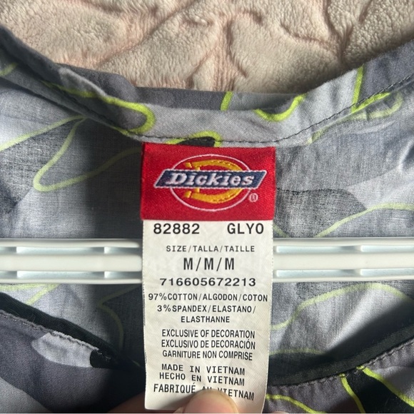 Dickies Camo Scrub Top Medium - Picture 3 of 3